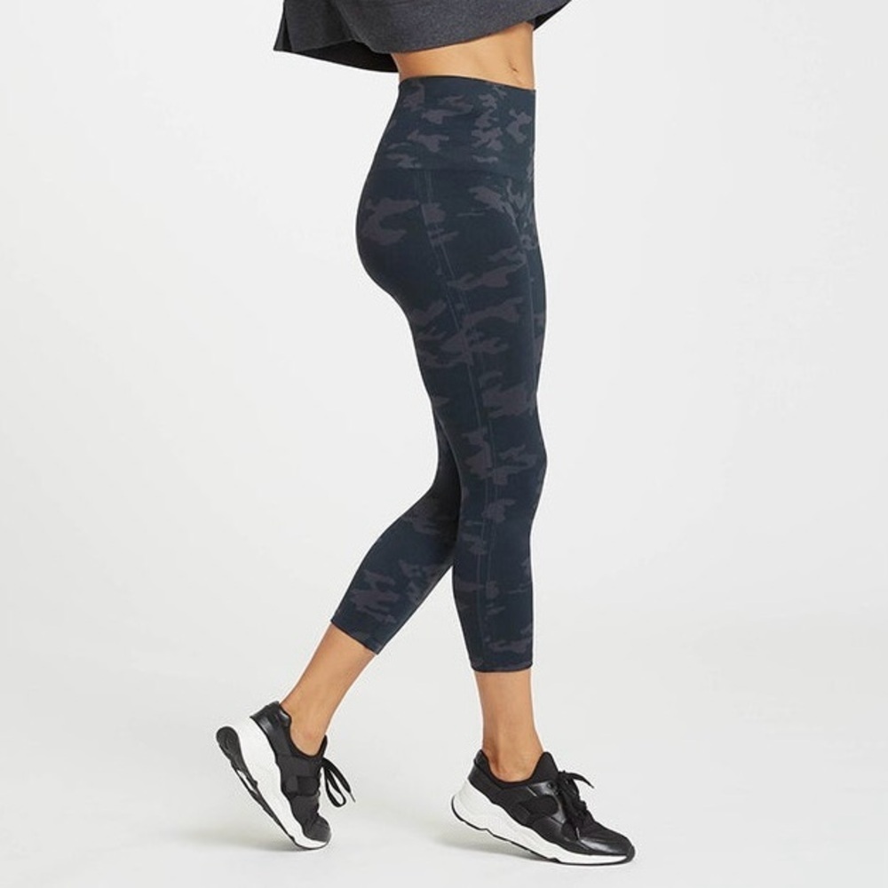 SPANX Look At Me Now Seamless Cropped‎ Leggings, Camo